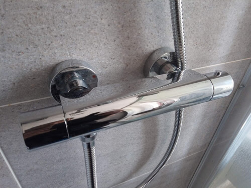 Power shower on/off and heating controls.